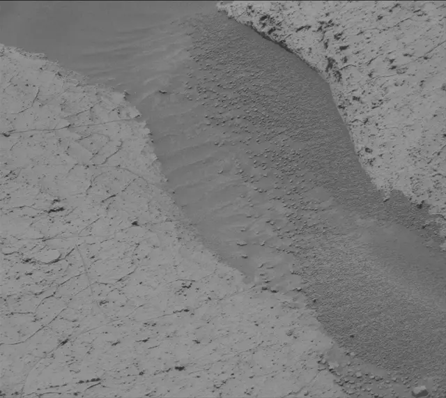 Sol 4064: Mast Camera (Mastcam)