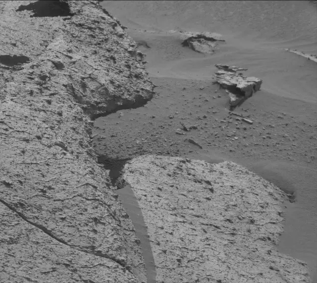 Sol 4067: Mast Camera (Mastcam)