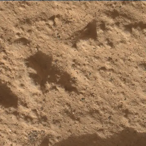 Sol 4067: Mars Hand Lens Imager (MAHLI)