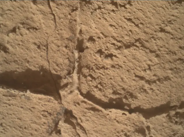 Sol 4067: Mars Hand Lens Imager (MAHLI)