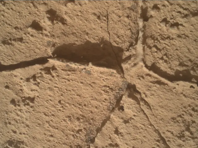 Sol 4067: Mars Hand Lens Imager (MAHLI)