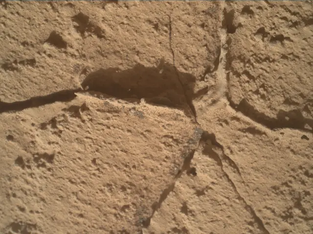 Sol 4067: Mars Hand Lens Imager (MAHLI)
