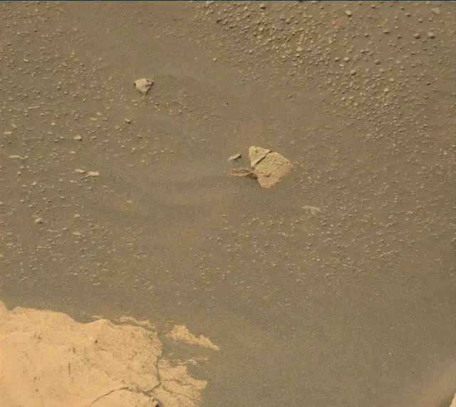 Sol 4071: Mast Camera (Mastcam)