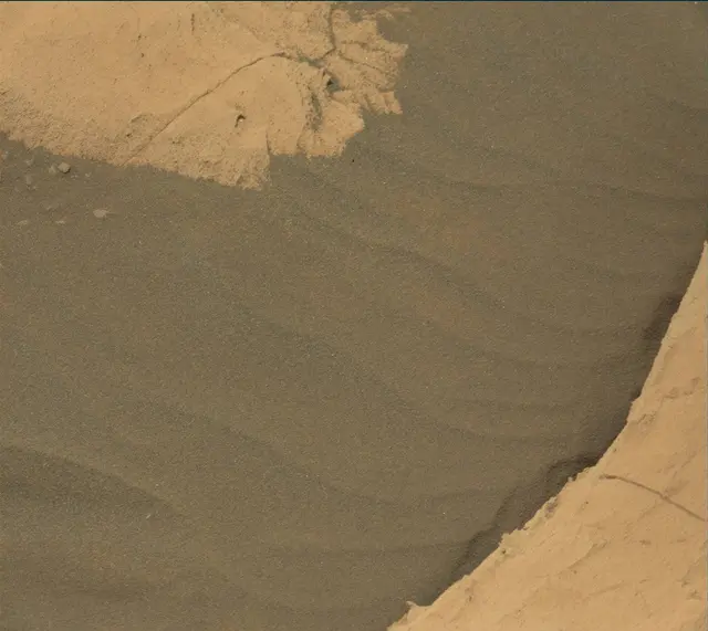 Sol 4071: Mast Camera (Mastcam)