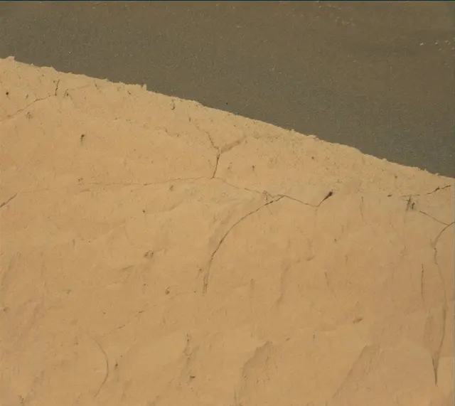 Sol 4071: Mast Camera (Mastcam)