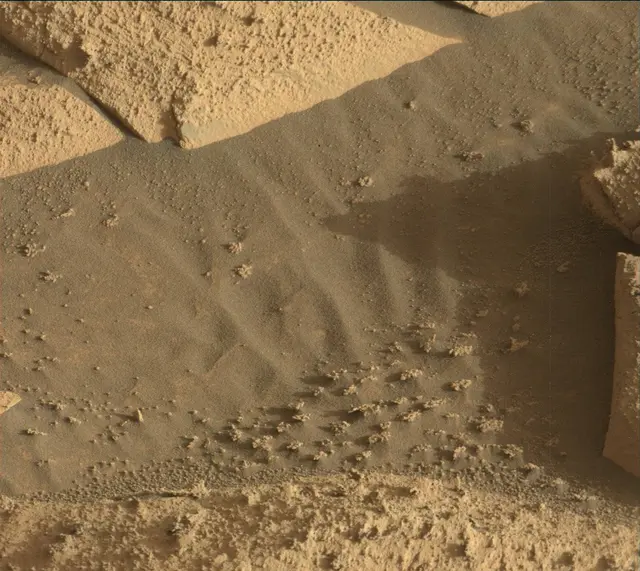 Sol 4076: Mast Camera (Mastcam)
