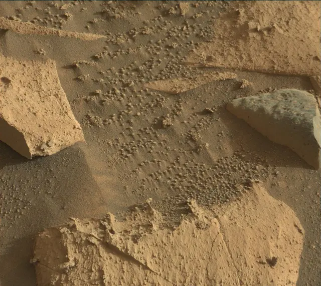 Sol 4076: Mast Camera (Mastcam)