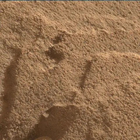 Sol 4093: Mars Hand Lens Imager (MAHLI)