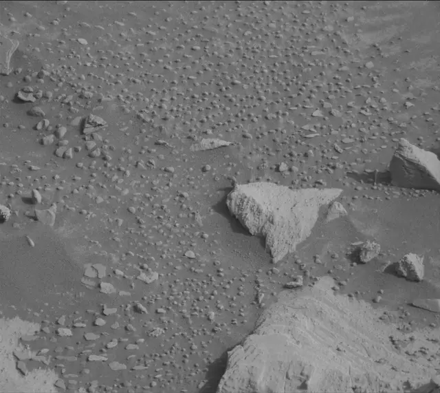 Sol 4130: Mast Camera (Mastcam)