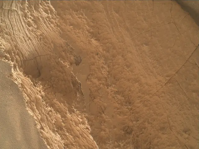 Sol 4135: Mars Hand Lens Imager (MAHLI)