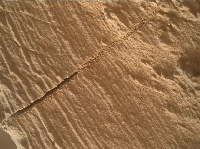 Sol 4135: Mars Hand Lens Imager (MAHLI)