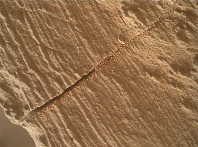 Sol 4135: Mars Hand Lens Imager (MAHLI)