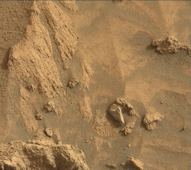 Sol 4139: Mast Camera (Mastcam)