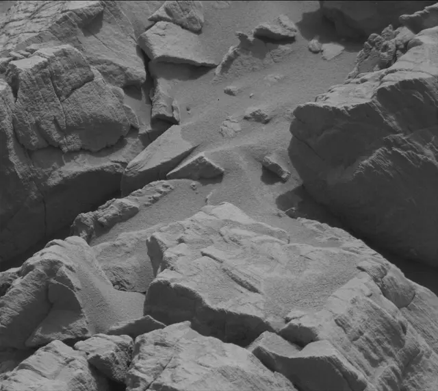 Sol 4142: Mast Camera (Mastcam)