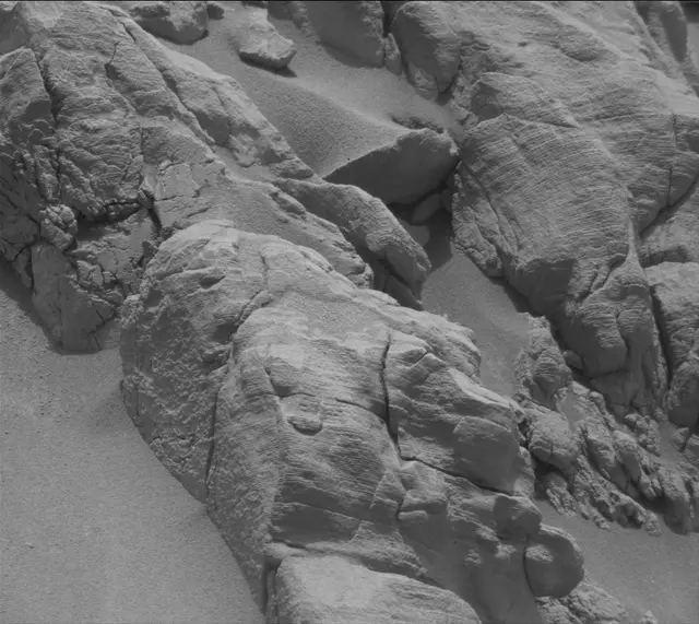 Sol 4142: Mast Camera (Mastcam)