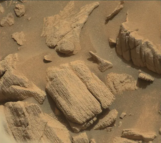 Sol 4142: Mast Camera (Mastcam)