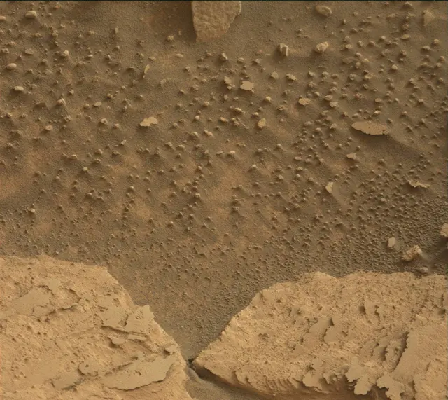Sol 4152: Mast Camera (Mastcam)