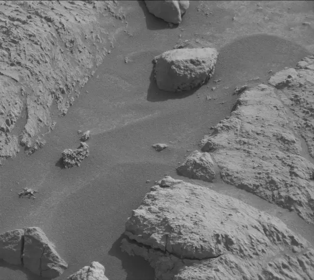 Sol 4171: Mast Camera (Mastcam)