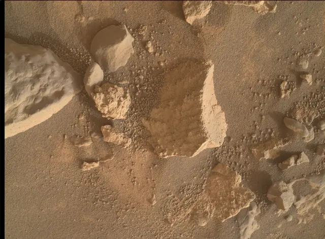 Sol 4199: Mars Hand Lens Imager (MAHLI)