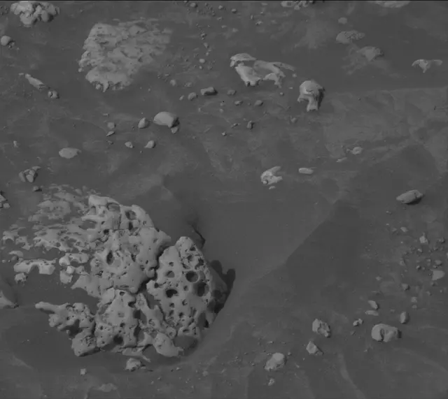 Sol 4224: Mast Camera (Mastcam)