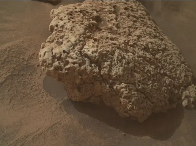 Sol 4236: Mars Hand Lens Imager (MAHLI)