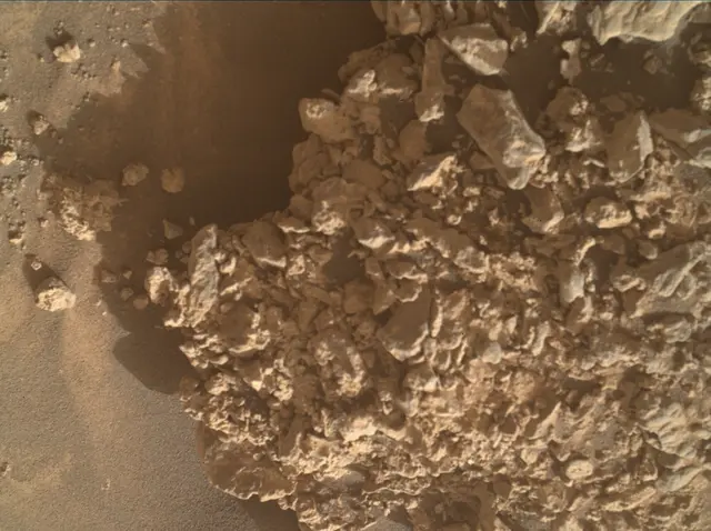 Sol 4243: Mars Hand Lens Imager (MAHLI)