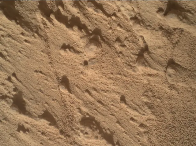 Sol 4250: Mars Hand Lens Imager (MAHLI)