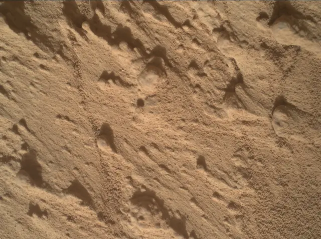 Sol 4250: Mars Hand Lens Imager (MAHLI)