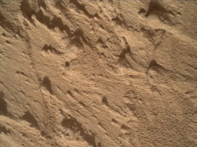 Sol 4250: Mars Hand Lens Imager (MAHLI)