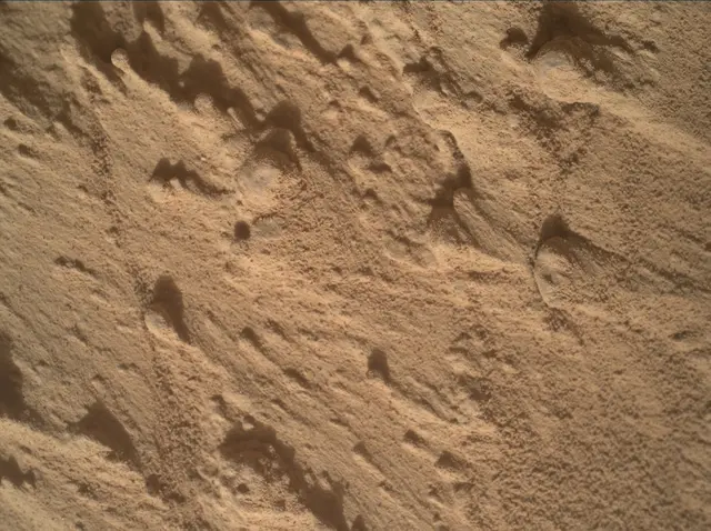 Sol 4250: Mars Hand Lens Imager (MAHLI)