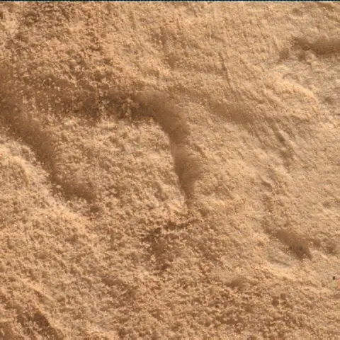 Sol 4327: Mars Hand Lens Imager (MAHLI)