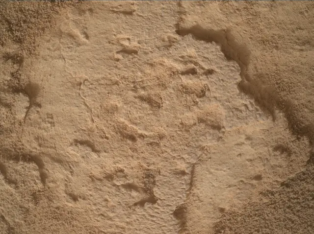Sol 4327: Mars Hand Lens Imager (MAHLI)