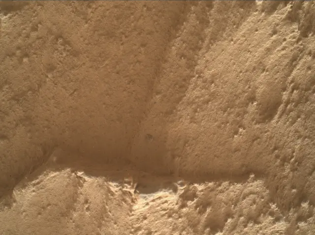 Sol 4370: Mars Hand Lens Imager (MAHLI)