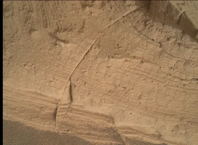 Sol 4370: Mars Hand Lens Imager (MAHLI)