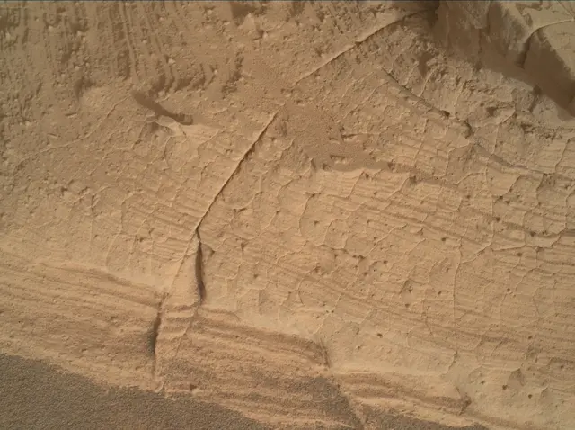 Sol 4370: Mars Hand Lens Imager (MAHLI)