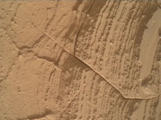 Sol 4370: Mars Hand Lens Imager (MAHLI)