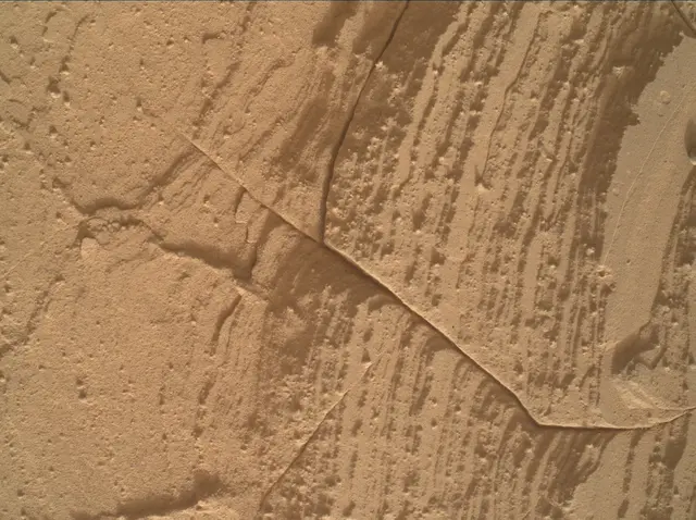 Sol 4370: Mars Hand Lens Imager (MAHLI)