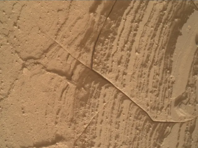 Sol 4370: Mars Hand Lens Imager (MAHLI)