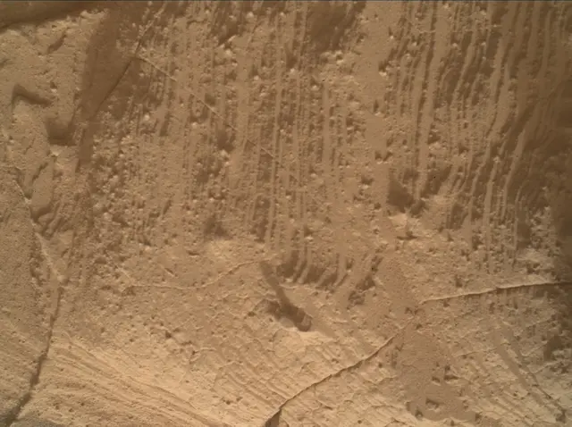 Sol 4370: Mars Hand Lens Imager (MAHLI)