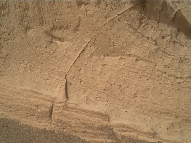 Sol 4371: Mars Hand Lens Imager (MAHLI)