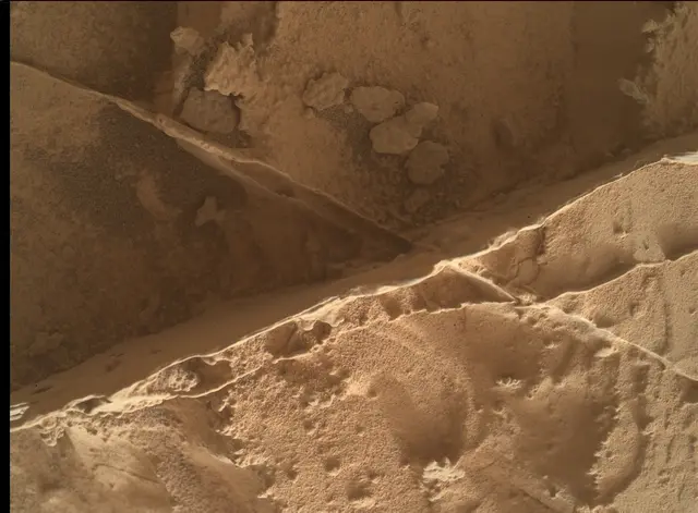 Sol 4372: Mars Hand Lens Imager (MAHLI)