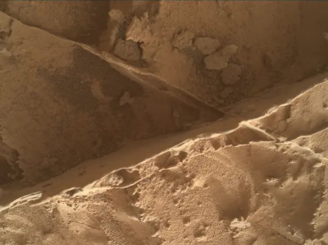 Sol 4372: Mars Hand Lens Imager (MAHLI)