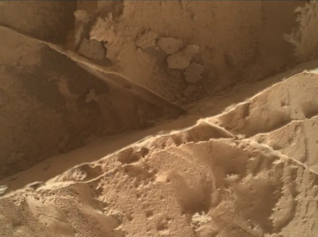 Sol 4372: Mars Hand Lens Imager (MAHLI)