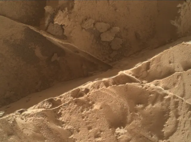 Sol 4372: Mars Hand Lens Imager (MAHLI)