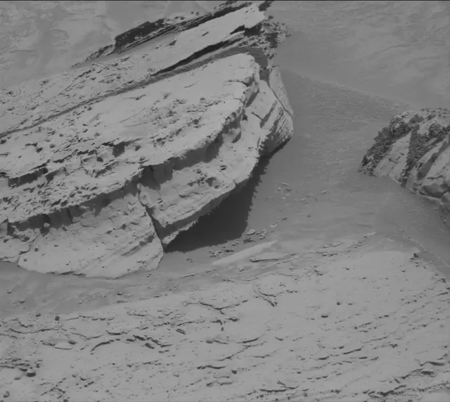 Sol 4379: Mast Camera (Mastcam)