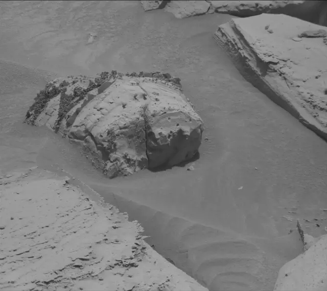 Sol 4379: Mast Camera (Mastcam)