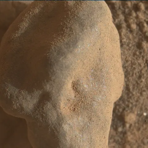Sol 4434: Mars Hand Lens Imager (MAHLI)