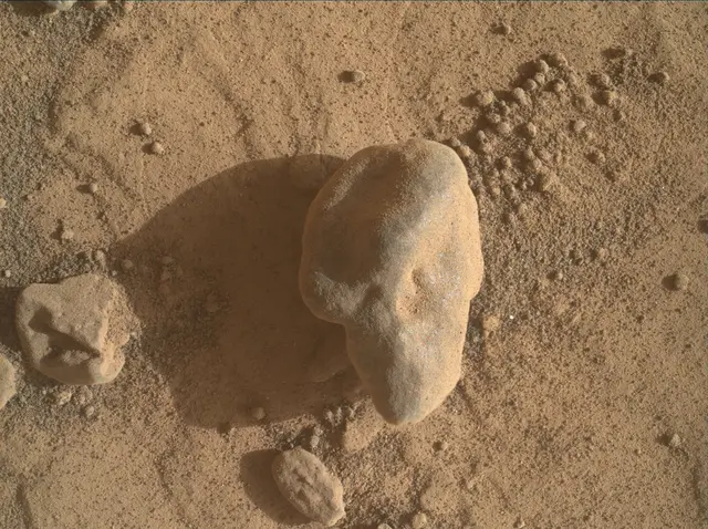 Sol 4435: Mars Hand Lens Imager (MAHLI)