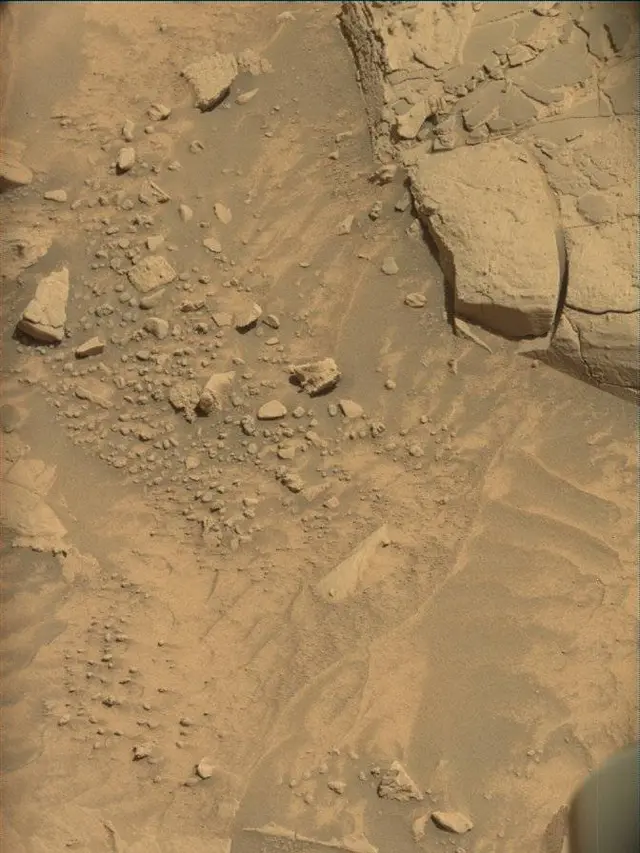 Sol 4449: Mast Camera (Mastcam)