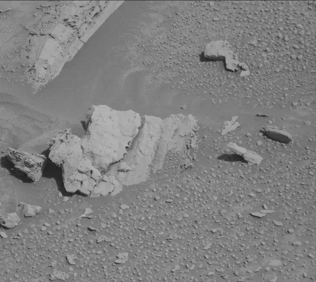 Sol 4449: Mast Camera (Mastcam)